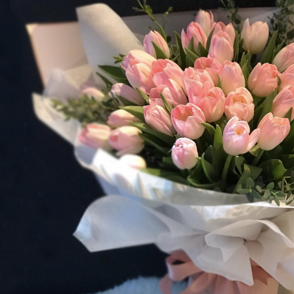 Perfect Love | 30 Tulips Hand Bouquet