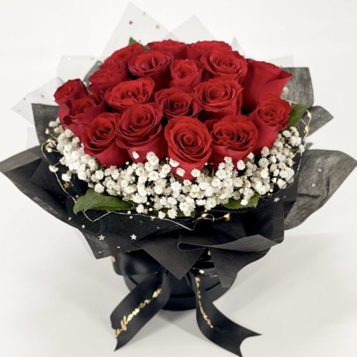 18 Stalks roses bloombox with Baby's Breath (Gypsophila). FREE Fairy light. 18 Roses Signifies Sincerity and Trueness.